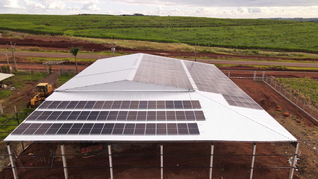 Estrutura agroindustrial com solar